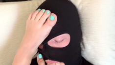 Amateur Foot Fetish Girlfriend Sucks and gives a Footjob