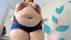 Lightskin BBW Dances on Webcam