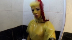 Amateur cd in latex masturbating dildoing