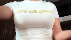 Webcam fun mature brunette with toys cum on cam