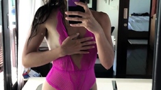 Pussy rubbing babe goes solo in shower play in hd