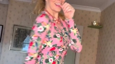 Cumshot amateur MILF suck and jerks dude in the bedroom