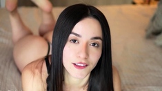 Close up MILF masturbation