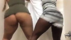 Twerk Strippers Show Pussy